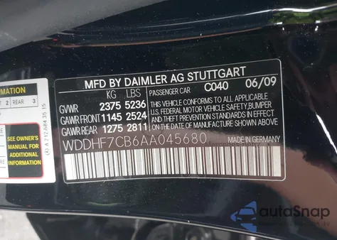 2010 Mercedes-Benz E 550 z USA, uszkodzony, nr VIN WDDHF7CB6AA045680